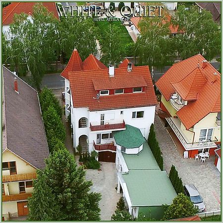 White & Quiet Apartment House ヘーヴィーズ エクステリア 写真