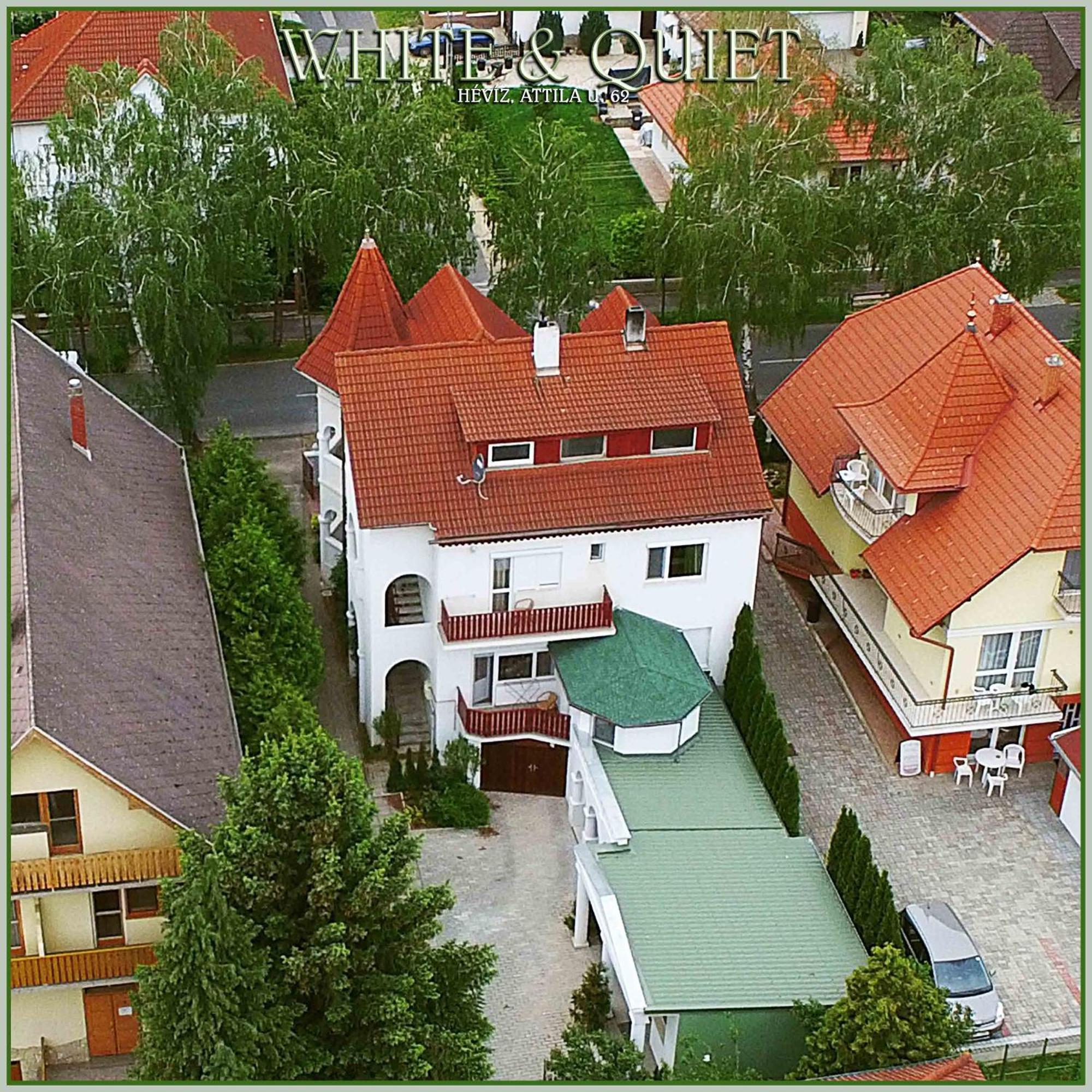 White & Quiet Apartment House ヘーヴィーズ エクステリア 写真