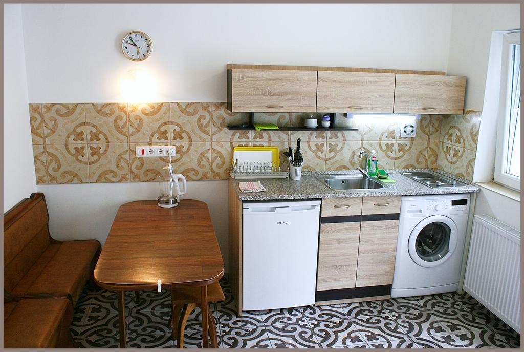 White & Quiet Apartment House ヘーヴィーズ エクステリア 写真